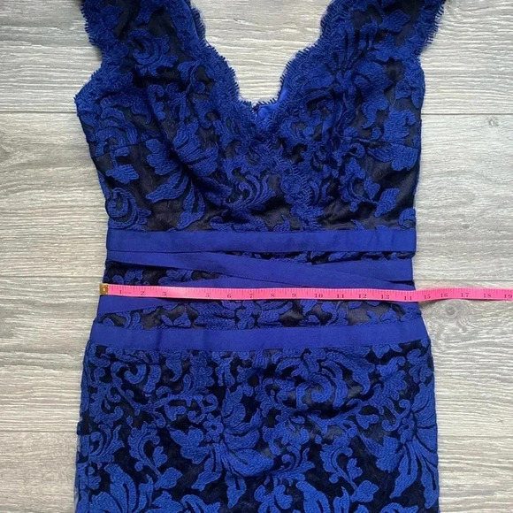 Tadashi Shoji Black Blue Lace Double V Sleeveless Fitted Ribbon Waist Dress 6 - Picture 8 of 9